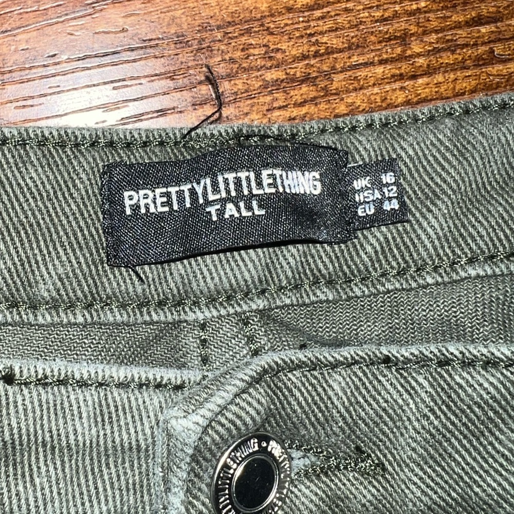 PrettyLittleThing Green Split Bottom Hem Straight Flare Leg Jeans Size 12 Tall - Picture 6 of 12